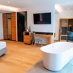 Patrix Hotel, Restaurant, Bar