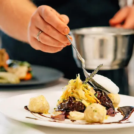 Patrix Hotel, Restaurant, Bar