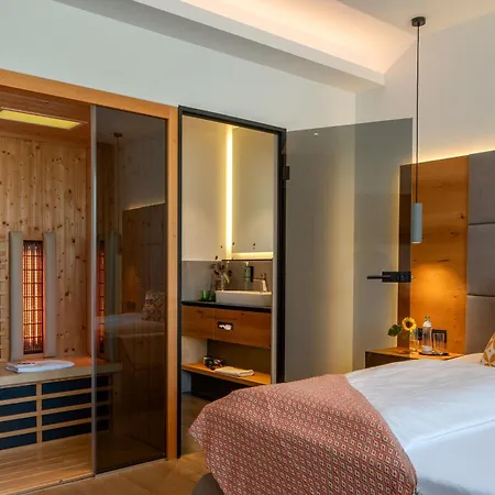 Patrix Hotel, Restaurant, Bar 호텔 4*