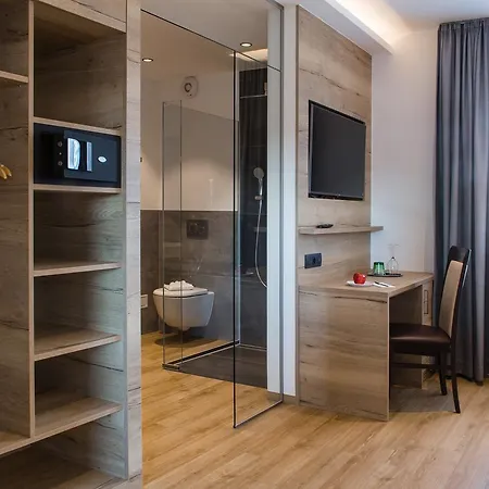 Patrix Hotel, Restaurant, Bar 4*
