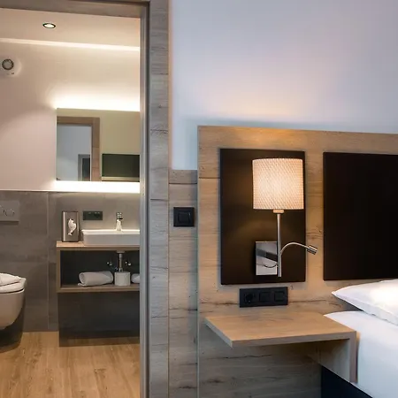 Patrix Hotel, Restaurant, Bar *