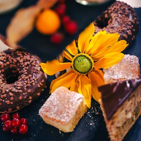 Patrix Hotel, Restaurant, Bar *